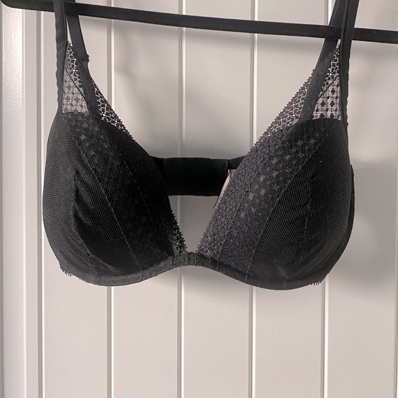 NWT INCREDIBLE BY VICTORIAS SECRET BLACK LACE BRA 34DD - Picture 1 of 4